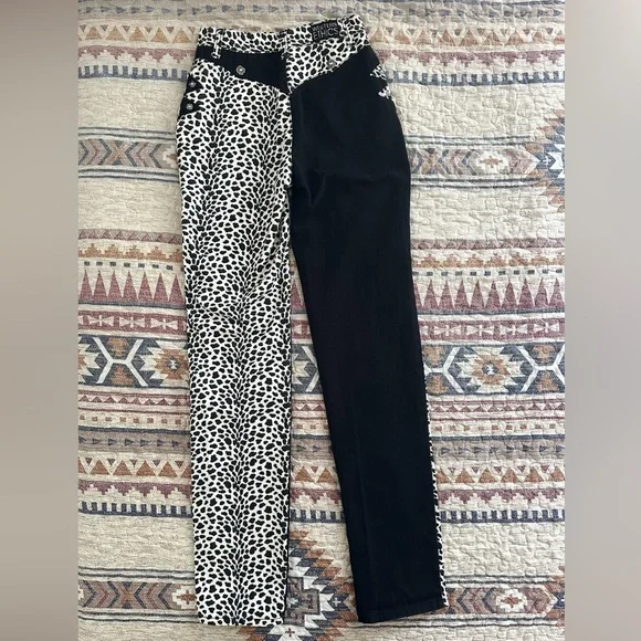 Western Ethics Black and White Print Jean with silver conchos - Picture 4 of 6